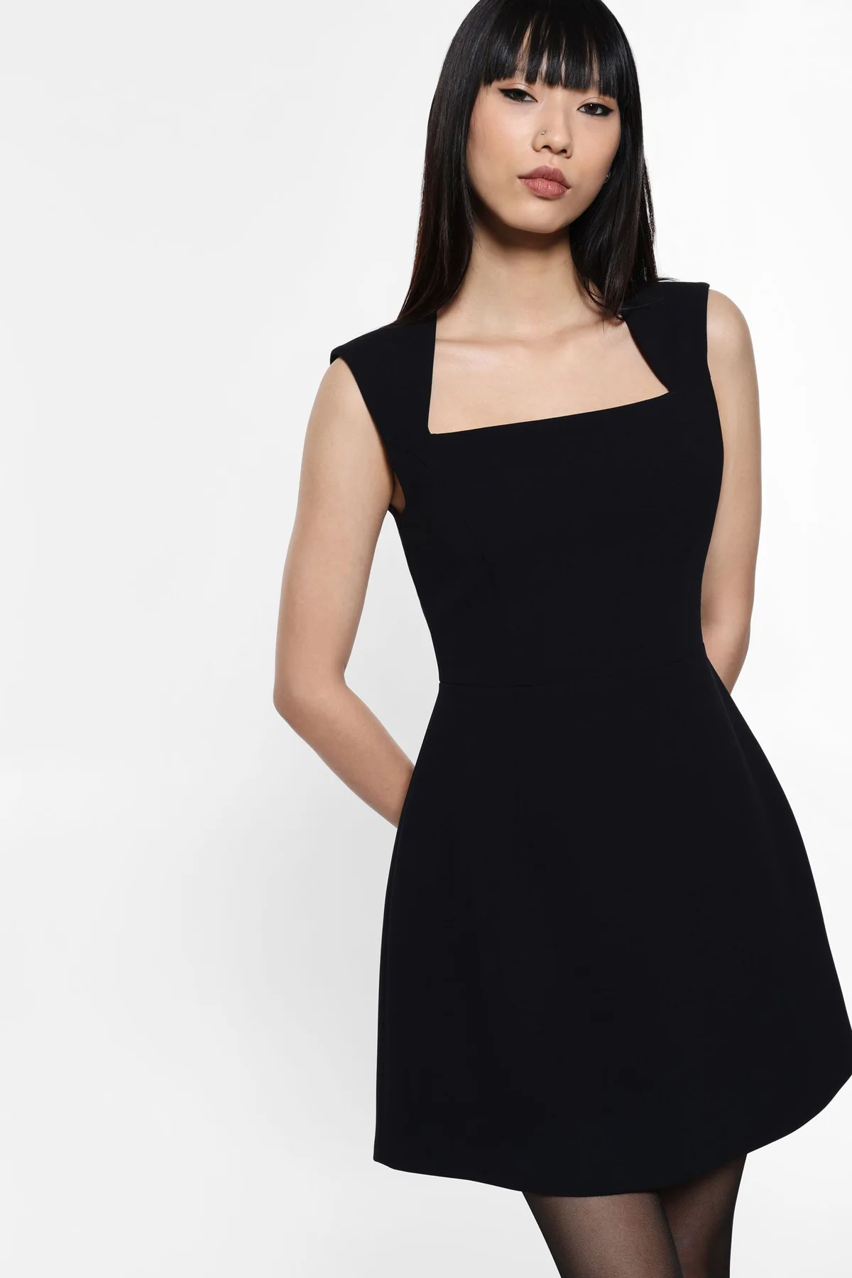 Sleeveless dress with square neckline